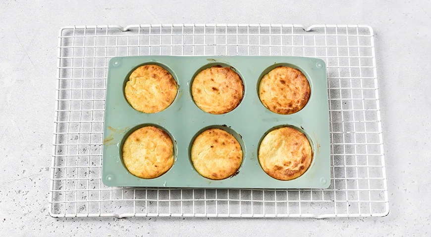 Пышные сырники с манкой (в духовке): шаг 8