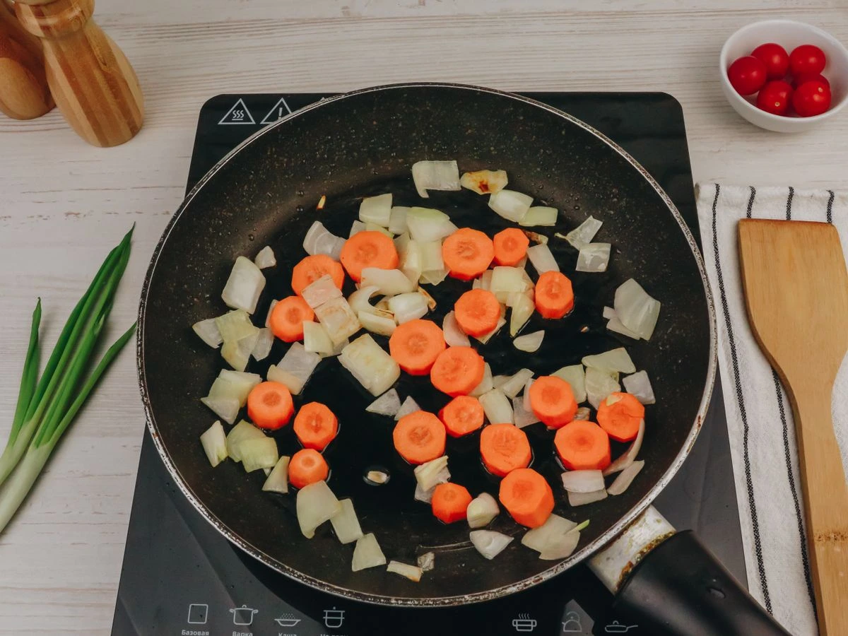 Шаг 8: Пюре со свиным гуляшом