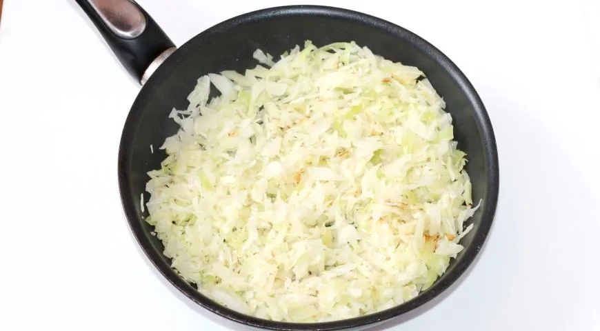 Расстегаи с капустой и мясом в духовке: шаг 8