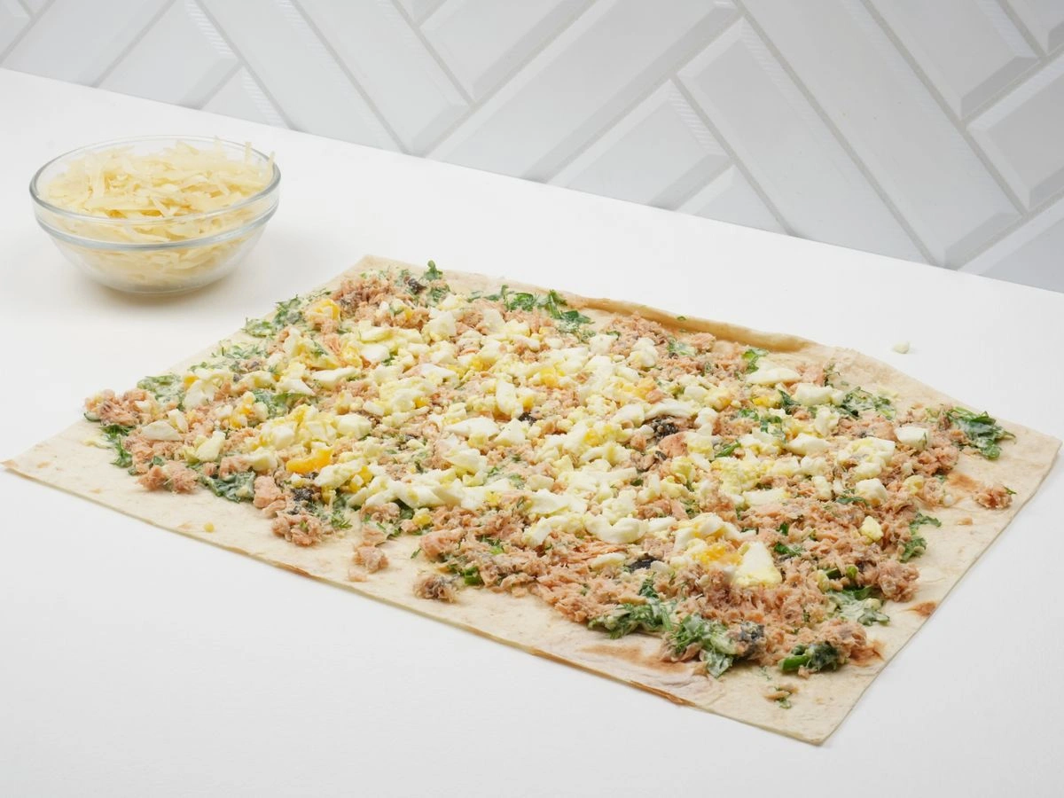 Шаг 8: Рулет с консервированной сайрой