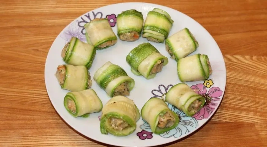 Рулетики из кабачков с курицей: шаг 8