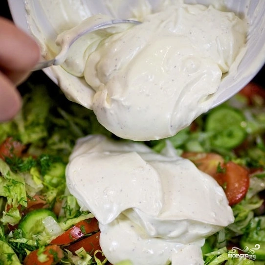 Шаг 8: Салат из огурцов и помидор о в