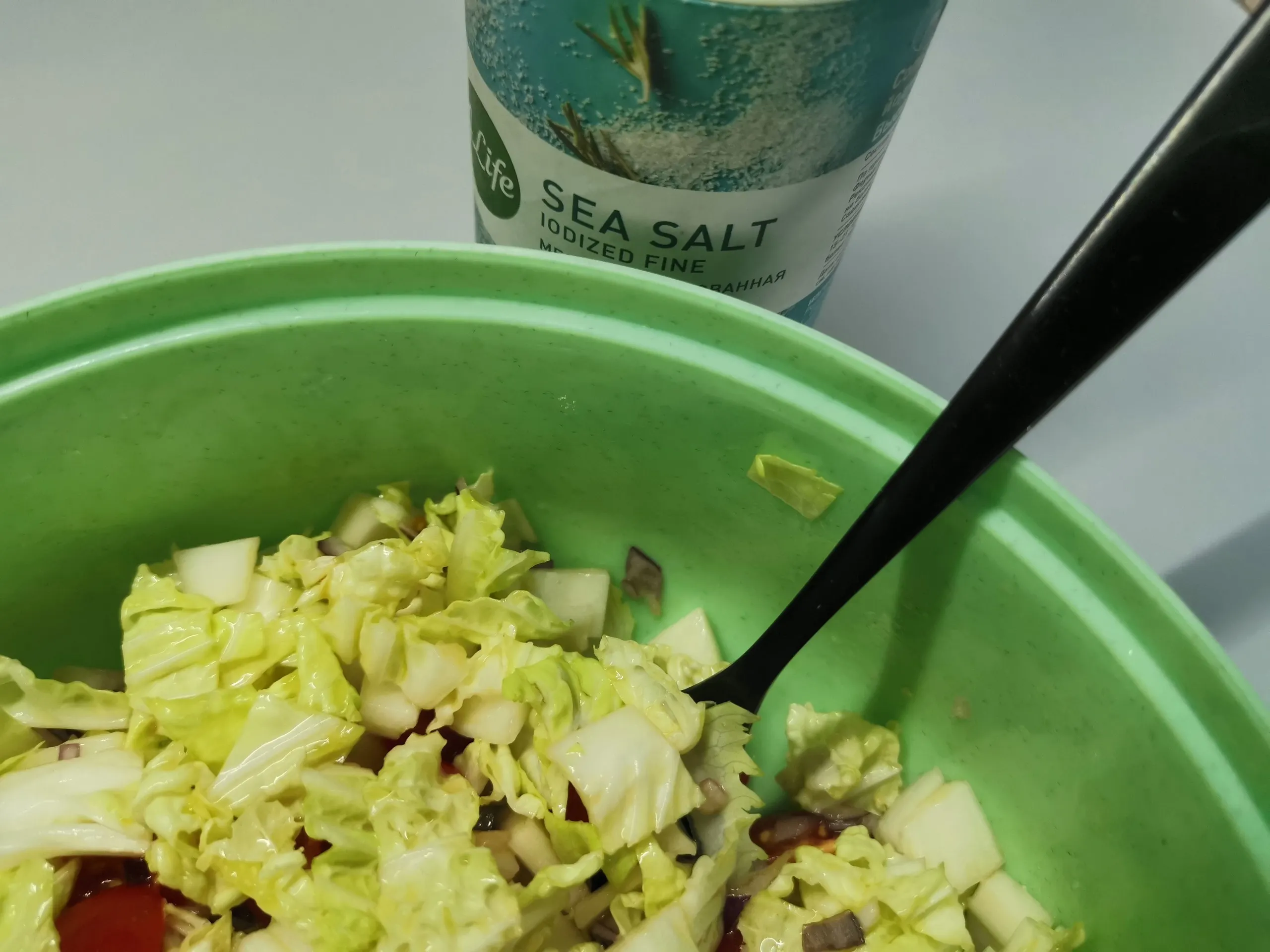 Шаг 8: Салат из пекинской капусты с помидорами