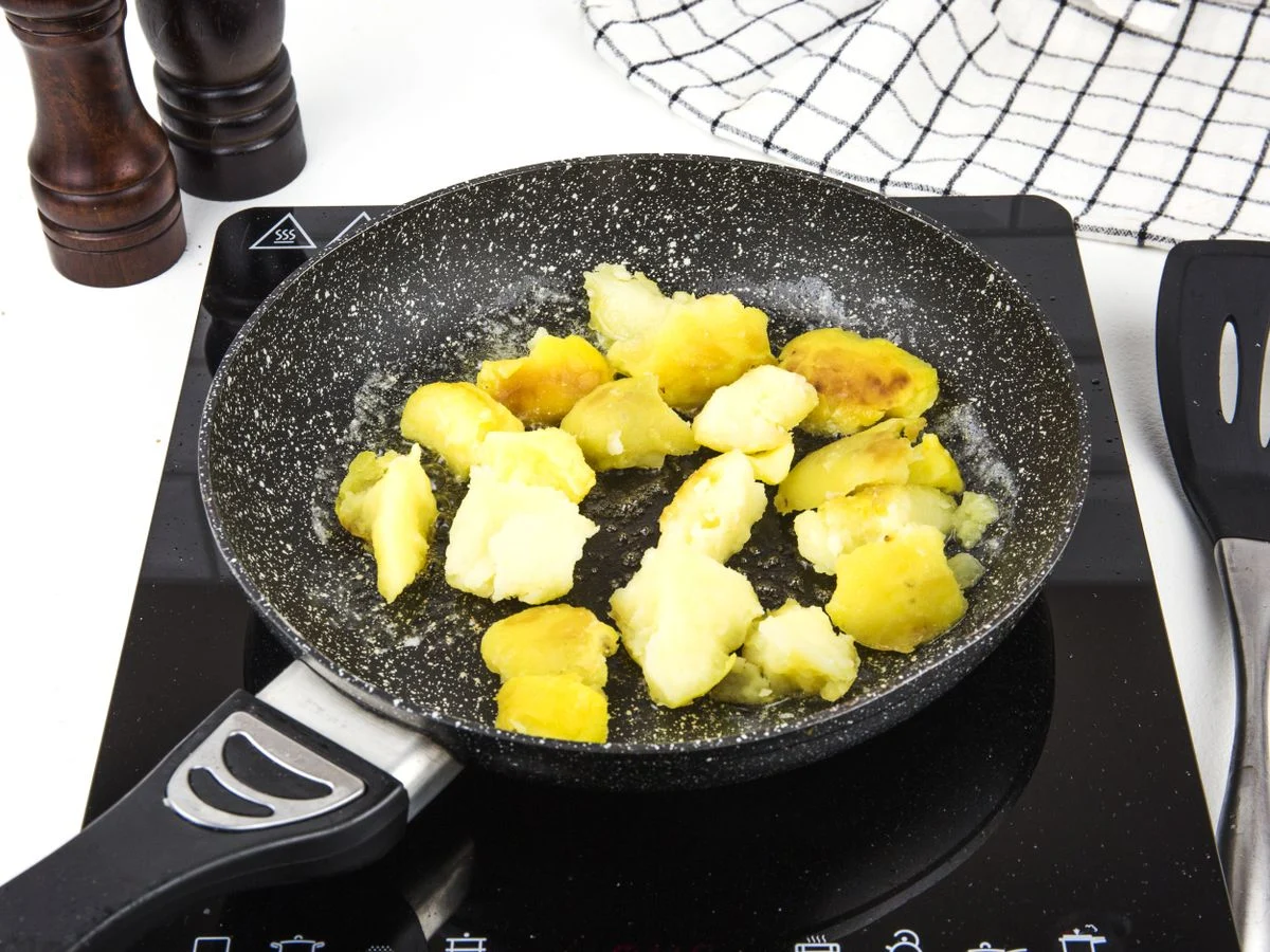 Шаг 8: Салат из томатов и запеченного картофеля