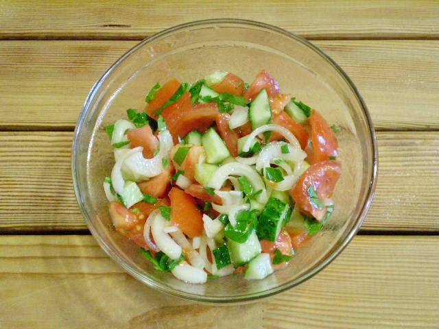 Шаг 8: Салат к шашлыку