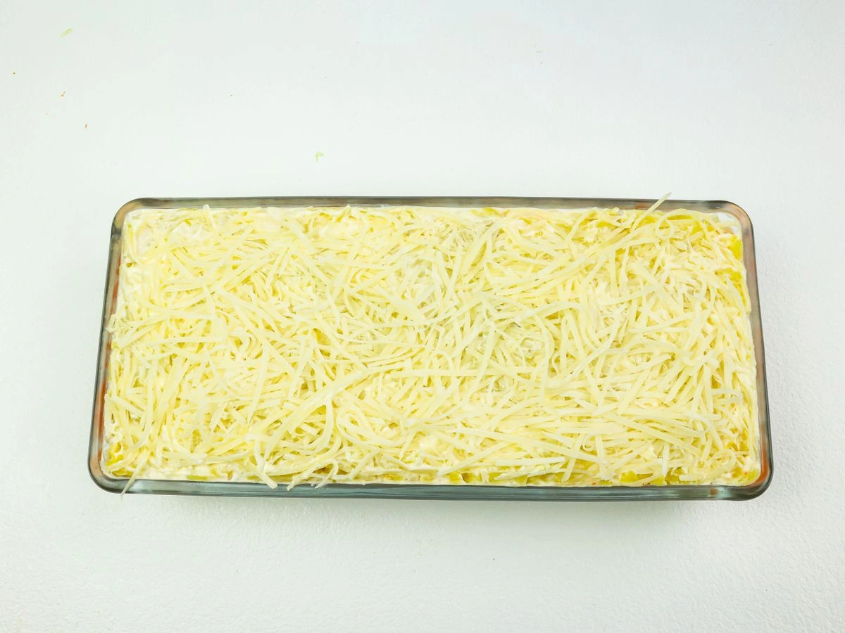 Шаг 8: Салат «Мимоза» с сайрой