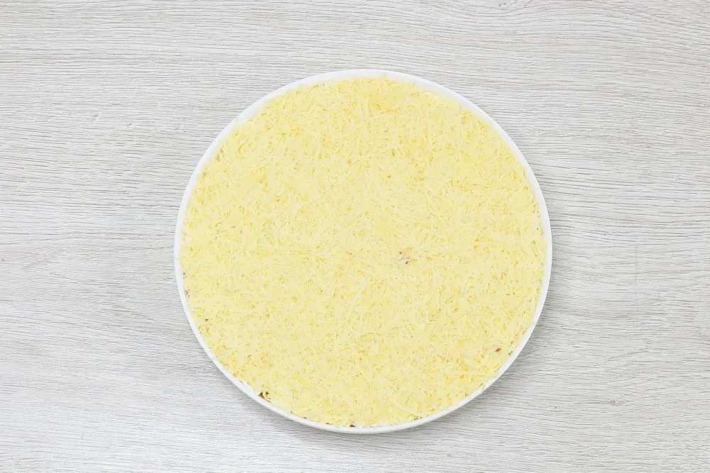 Салат «Новогодние часы»: шаг 8