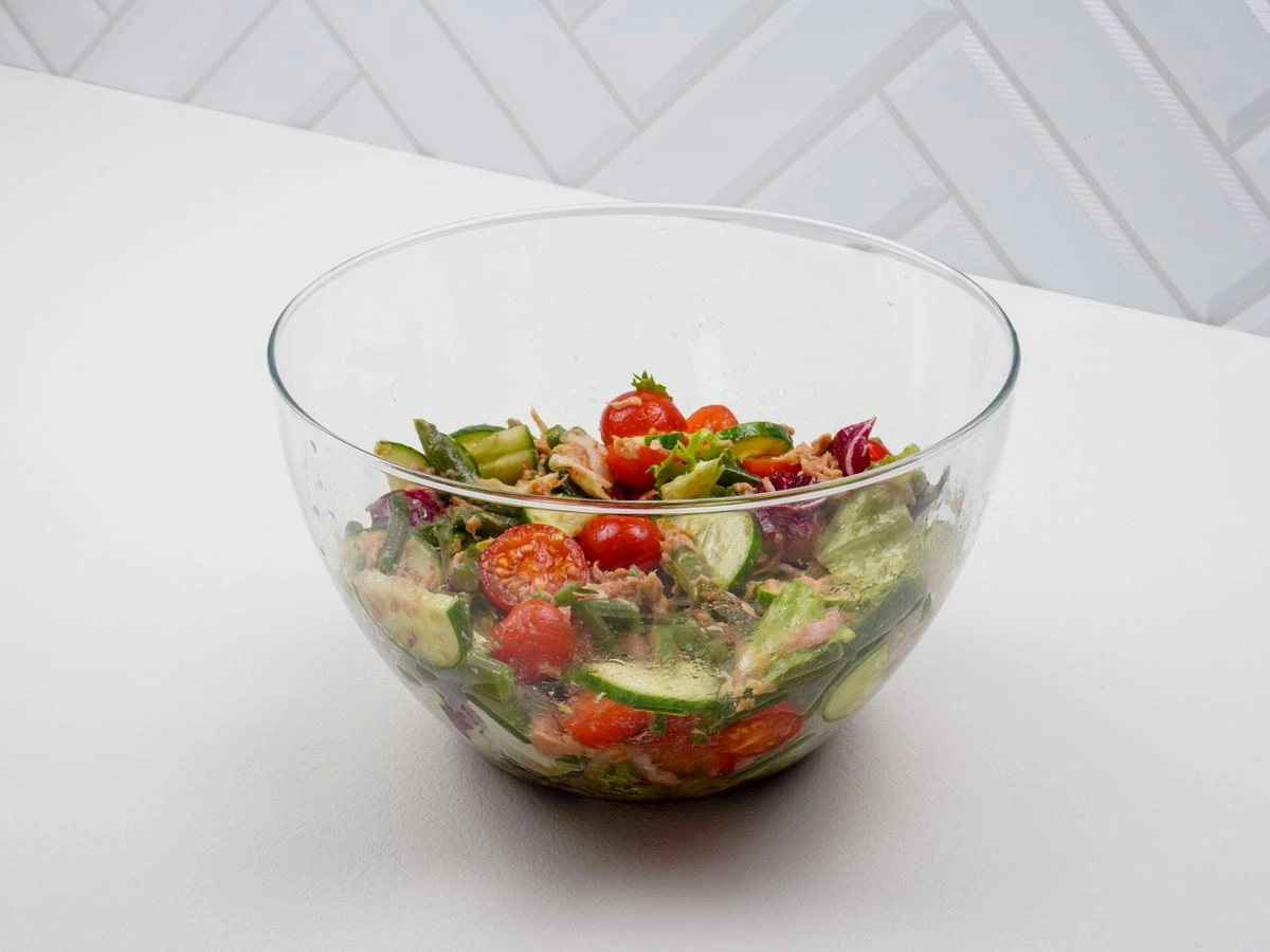 Шаг 8: Салат с авокадо и тунцом