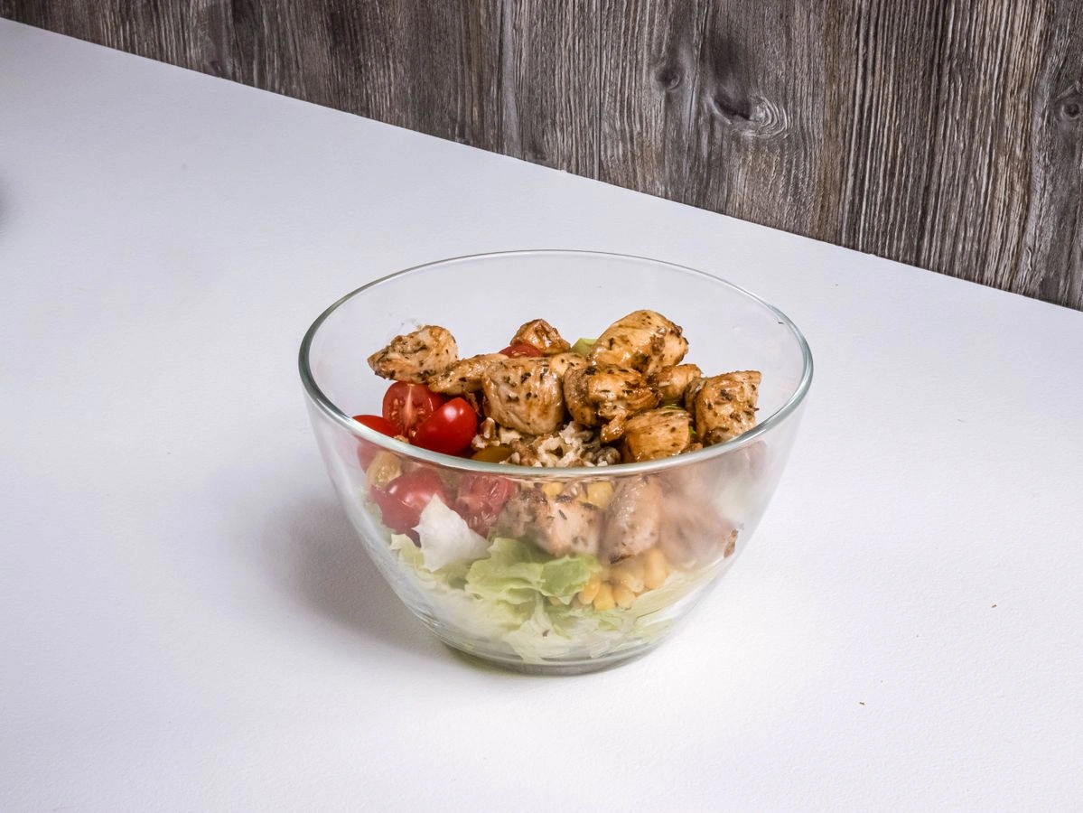 Шаг 8: Салат с курицей и авокадо