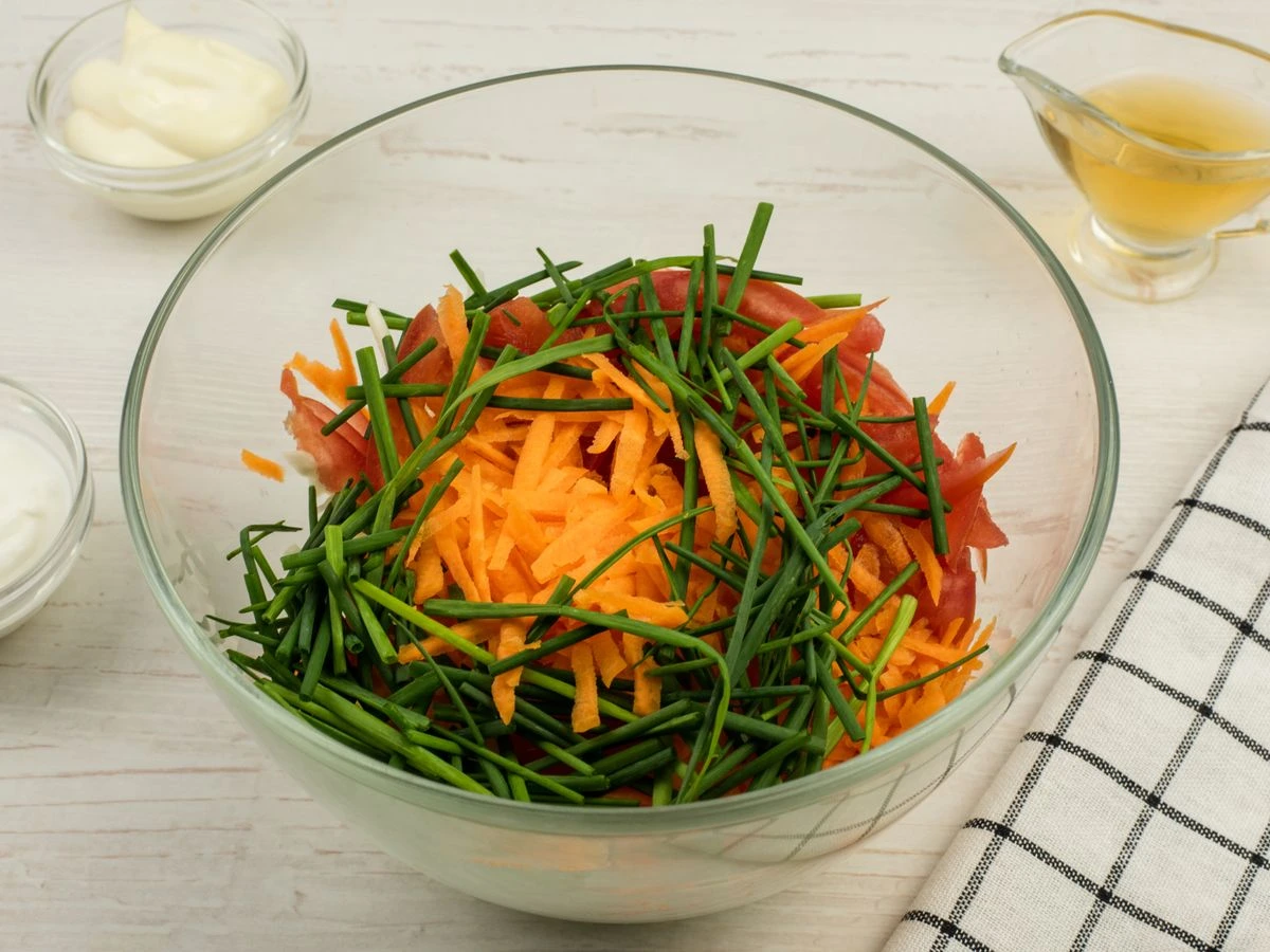 Шаг 8: Салат с сельдереем и капустой