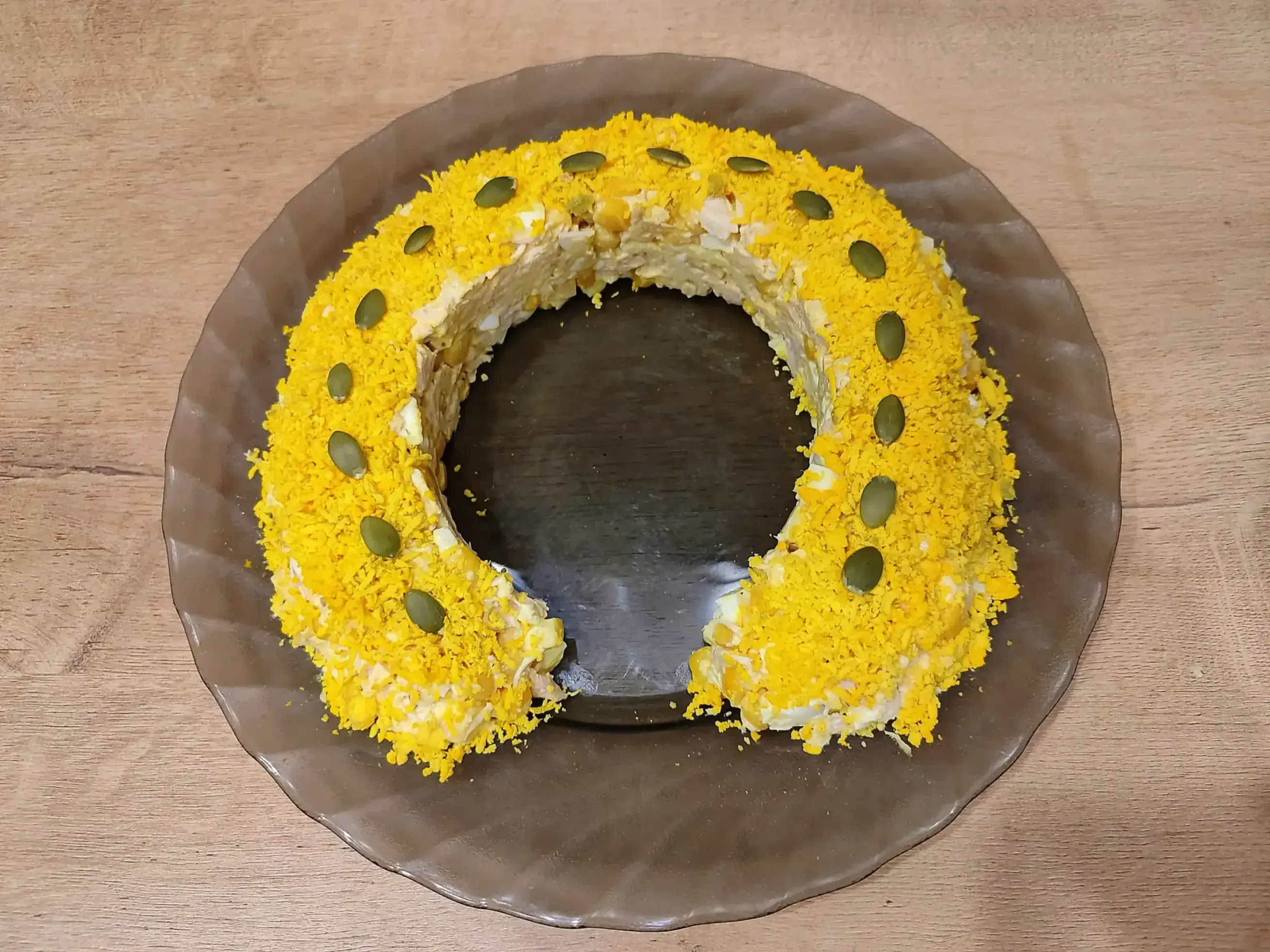 Салат «Счастливая подкова»: шаг 8