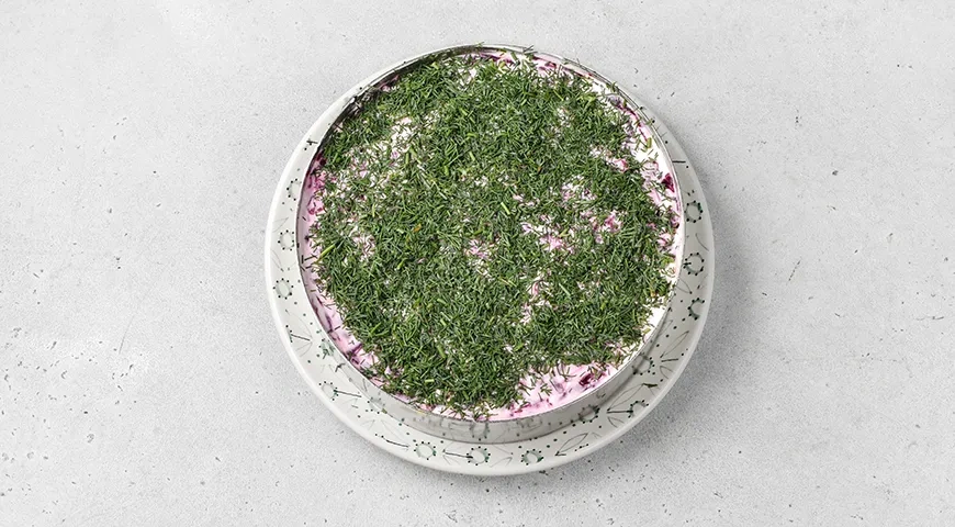 Селедка под шубой с корейской морковкой: шаг 8