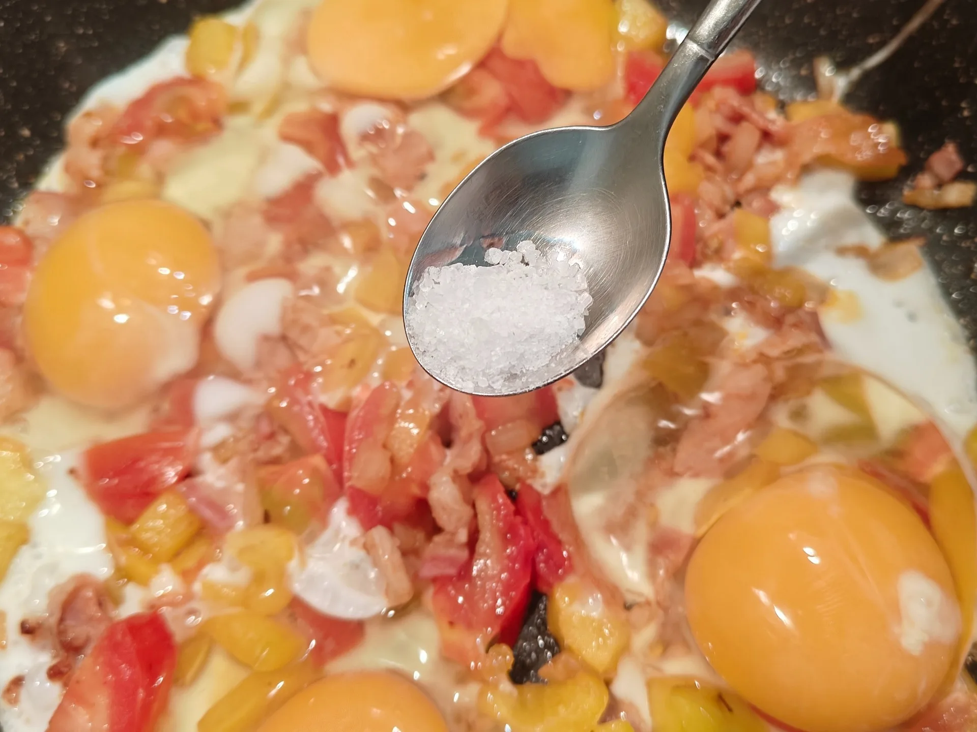 Шаг 8: Шакшука на завтрак с болгарским перцем и беконом