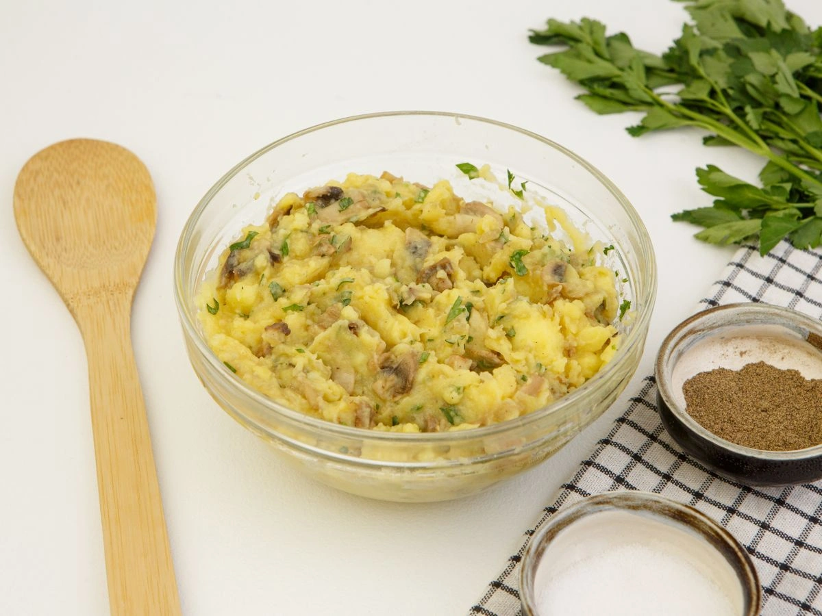 Шаг 8: Шаньги с грибами и картофелем