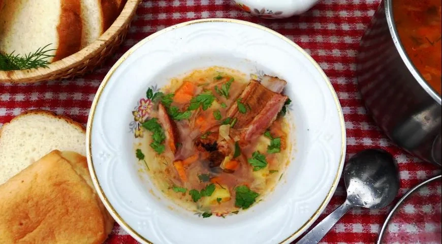 Щи с копчеными ребрышками: шаг 8