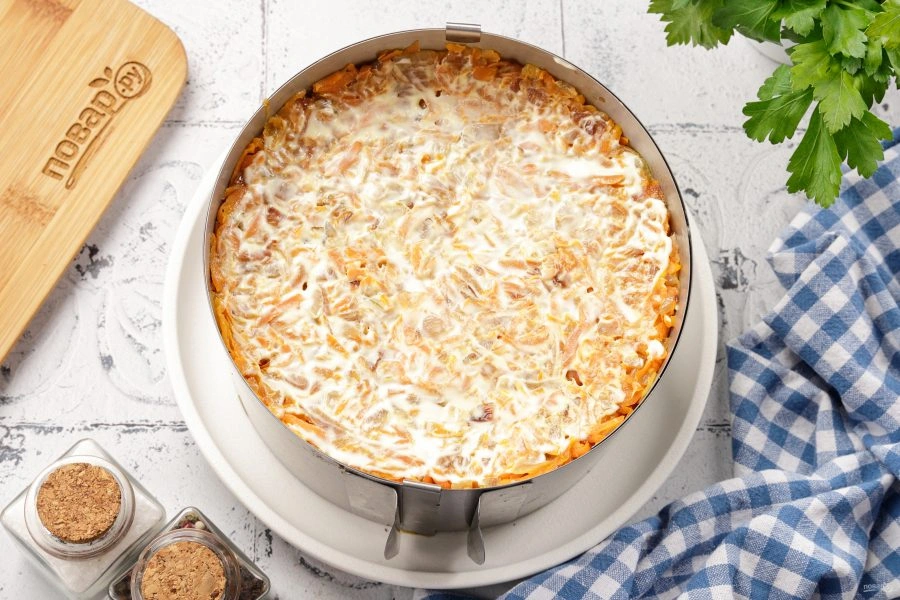 Шаг 8: Слоеный салат с куриной печенью