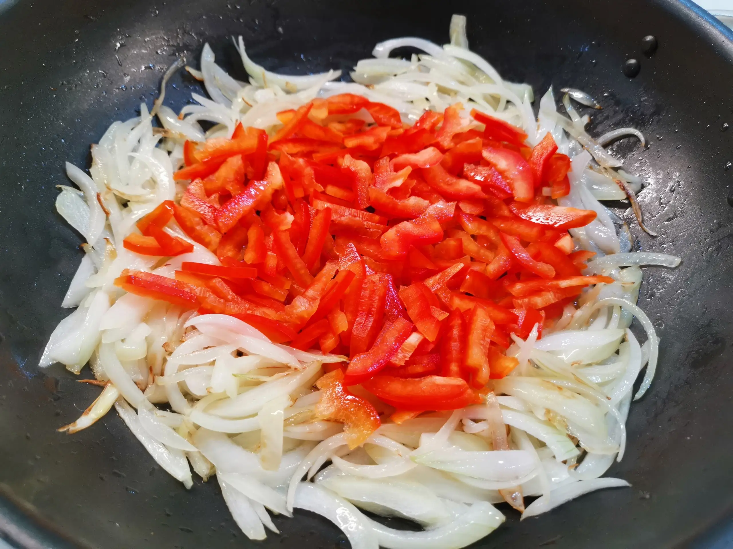 Шаг 8: Солянка с сосисками