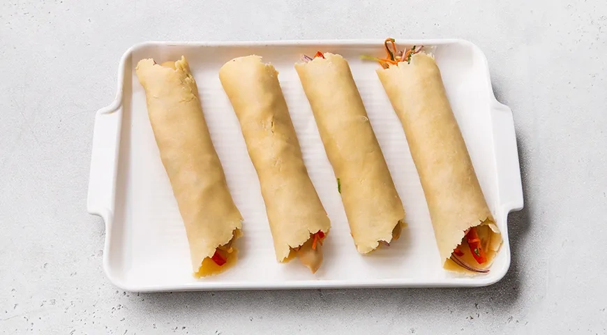 Сосиски в тесте, с овощами и сыром: шаг 8