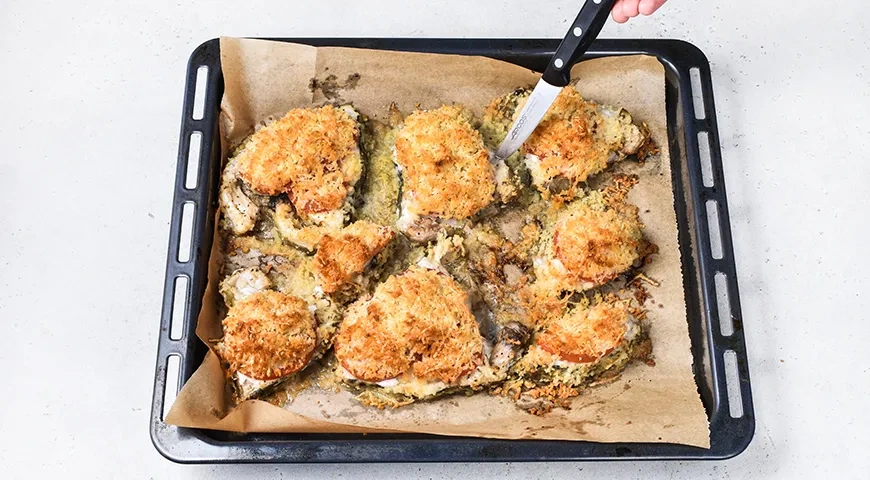 Стейк зубатки, запеченный с сыром и помидорами в духовке: шаг 8