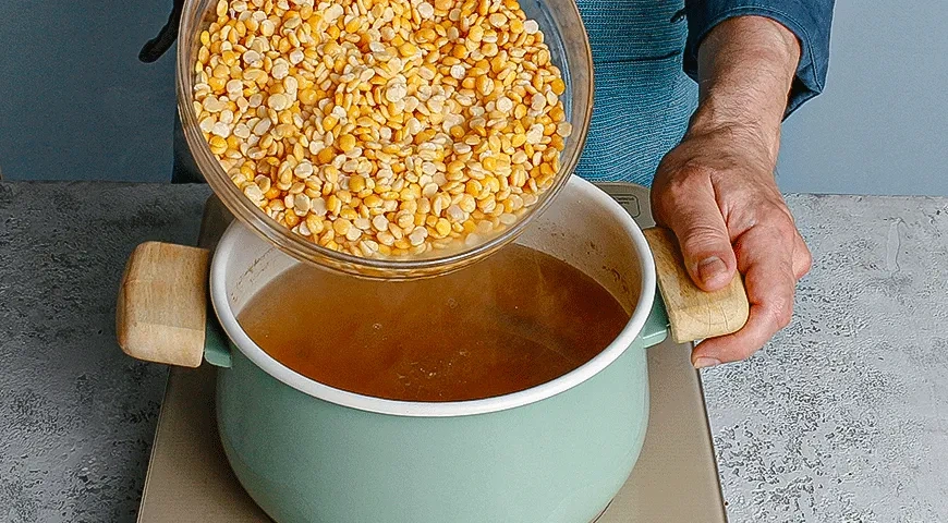 Суп гороховый с копченостями классический: шаг 8