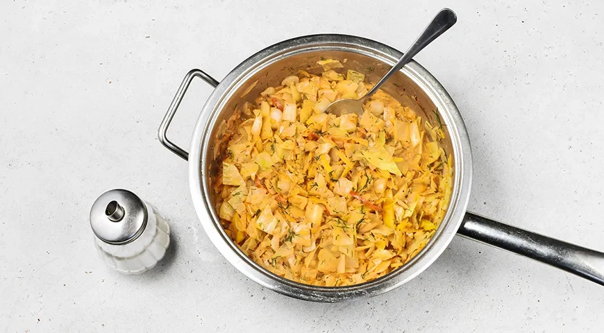 Тушеная капуста в сметанно-томатном соусе: шаг 8