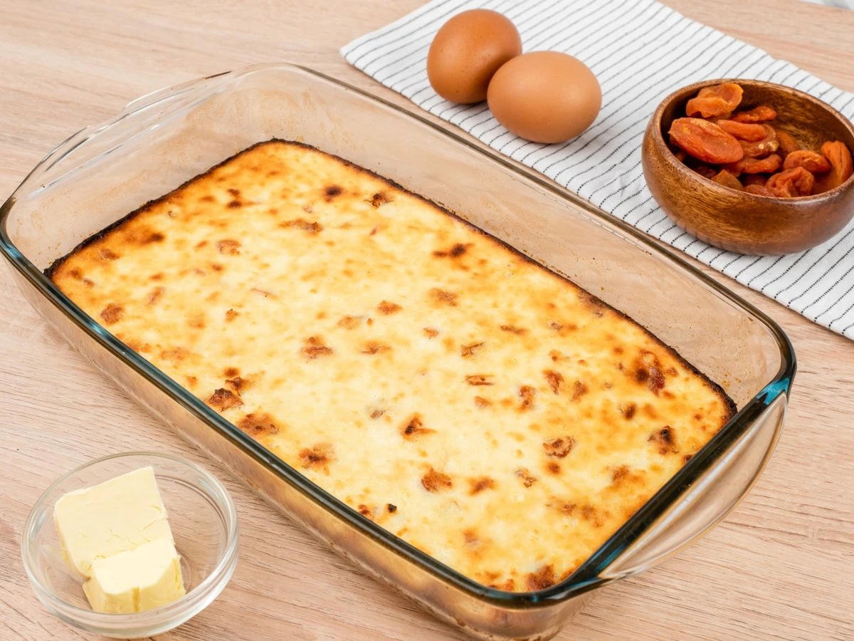 Шаг 8: Творожная запеканка с курагой