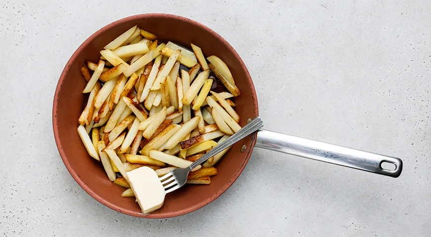 Жареная картошка на сливочном масле, с паприкой: шаг 8