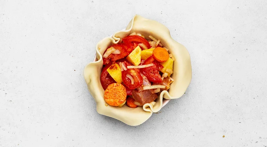 Жаркое в горшочке из теста: шаг 8