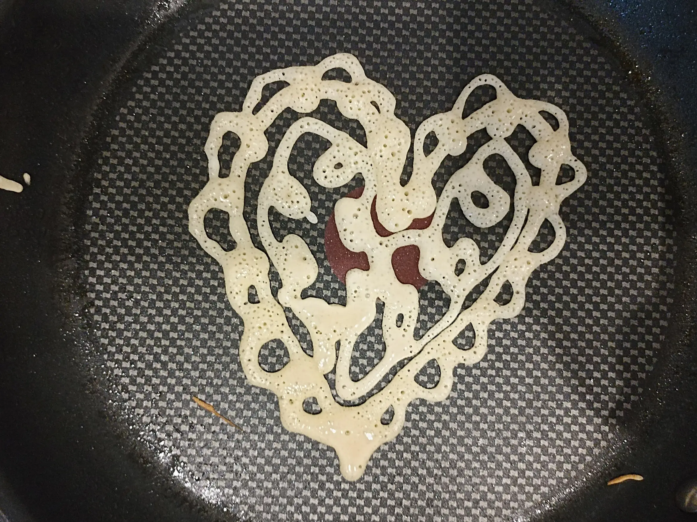 Шаг 9: Ажурные блины в форме сердца для романтического завтрака