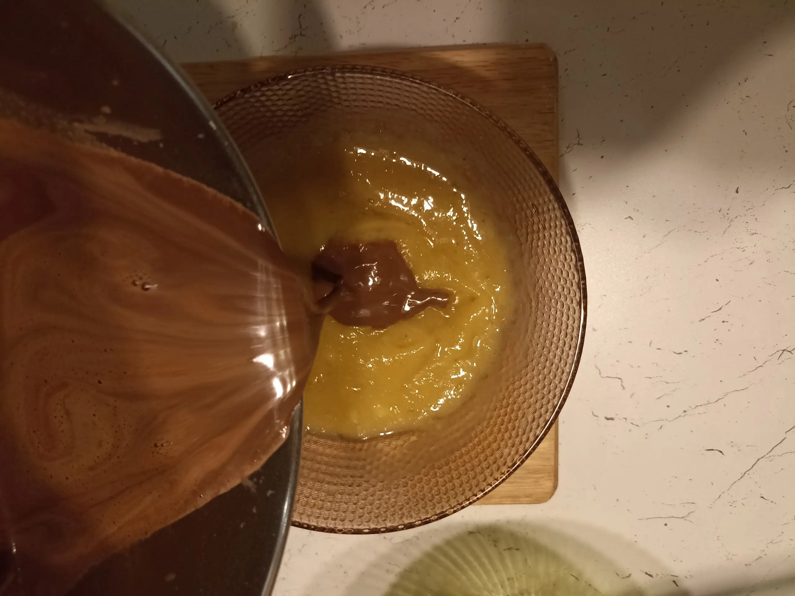 Шаг 9: Банановое какао с маршмеллоу, взбитыми сливками и шоколадом