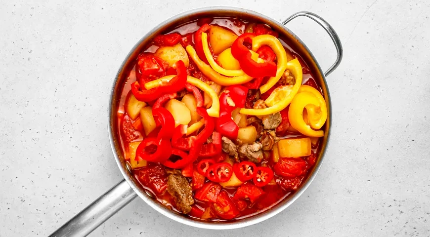 Баранина с картошкой и овощами на сковороде: шаг 9