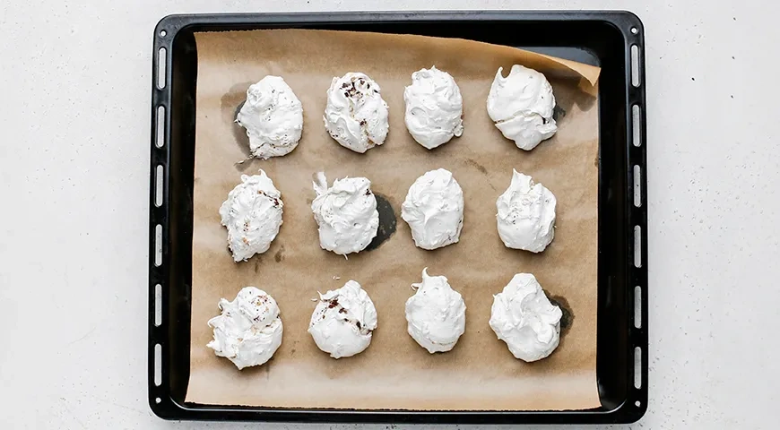 Безе с орехами и шоколадной крошкой: шаг 9