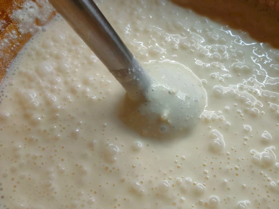 Шаг 9: Бисквитный пирог с изюмом и клюквой