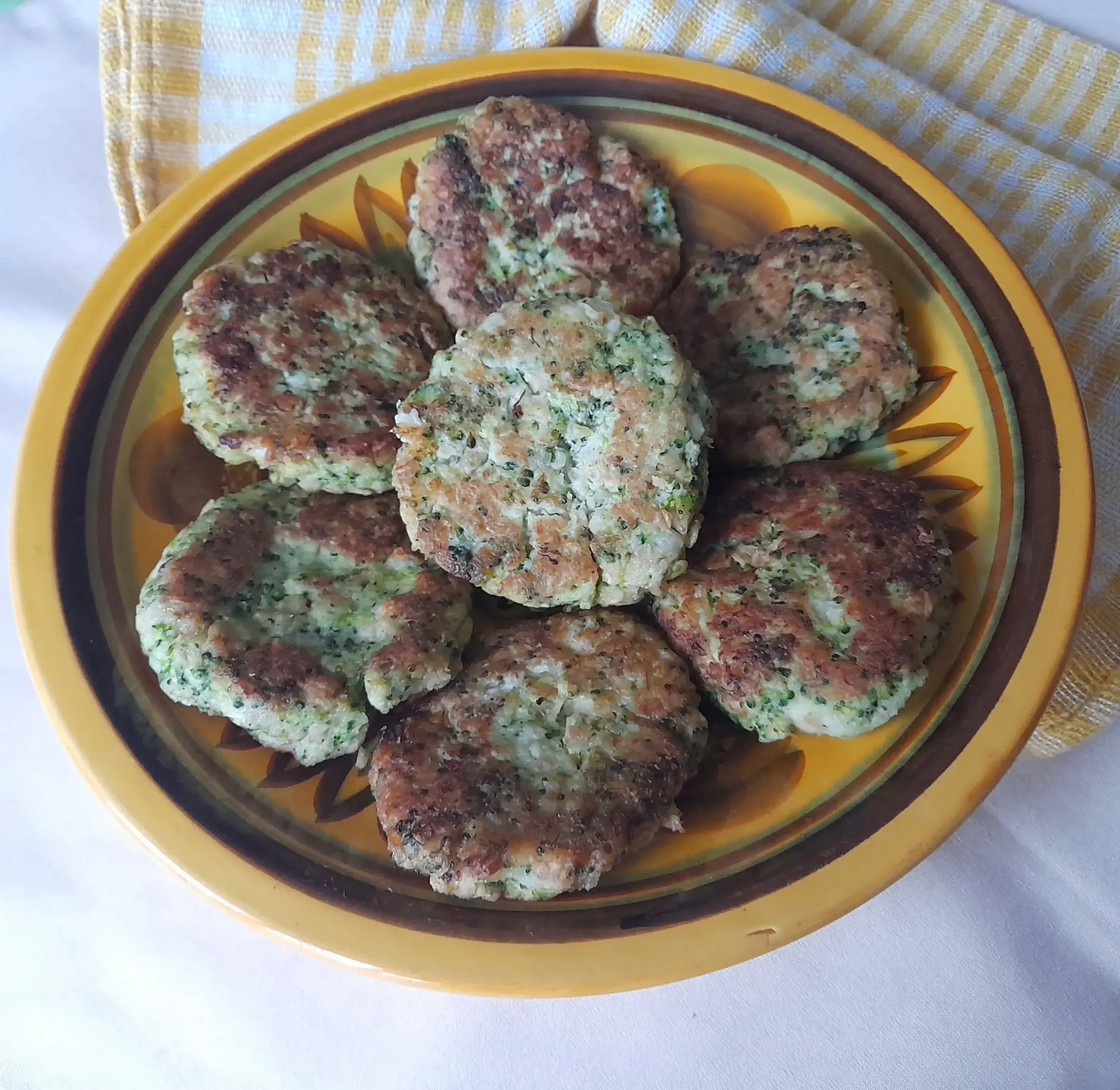 Биточки из брокколи со сметанным соусом: шаг 9