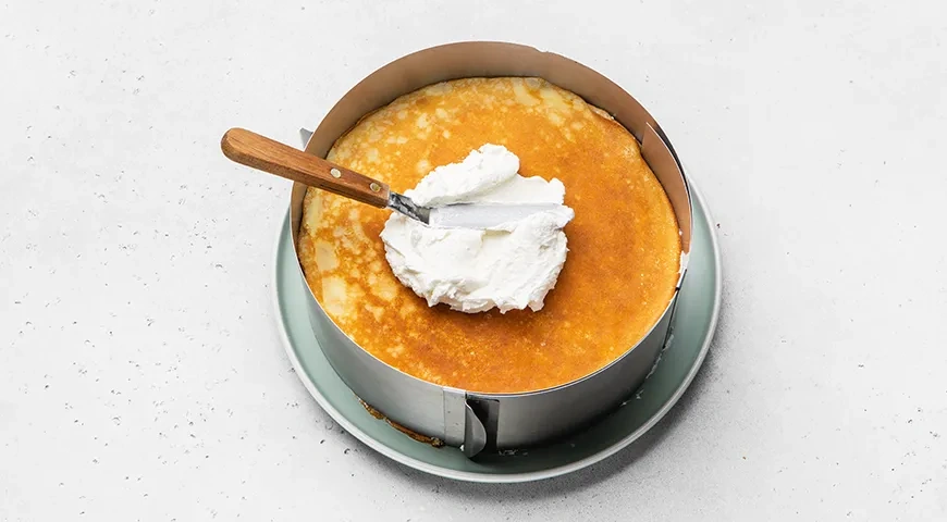 Блинный торт с кремчизом: шаг 9