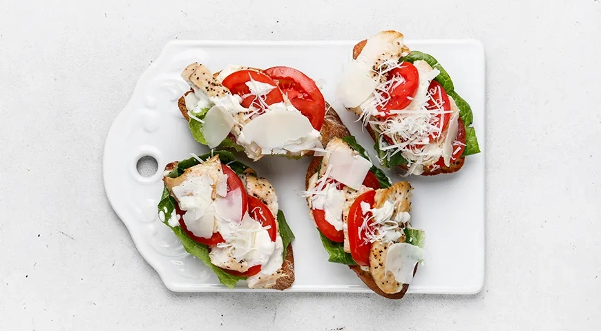 Брускетта Цезарь с курицей: шаг 9