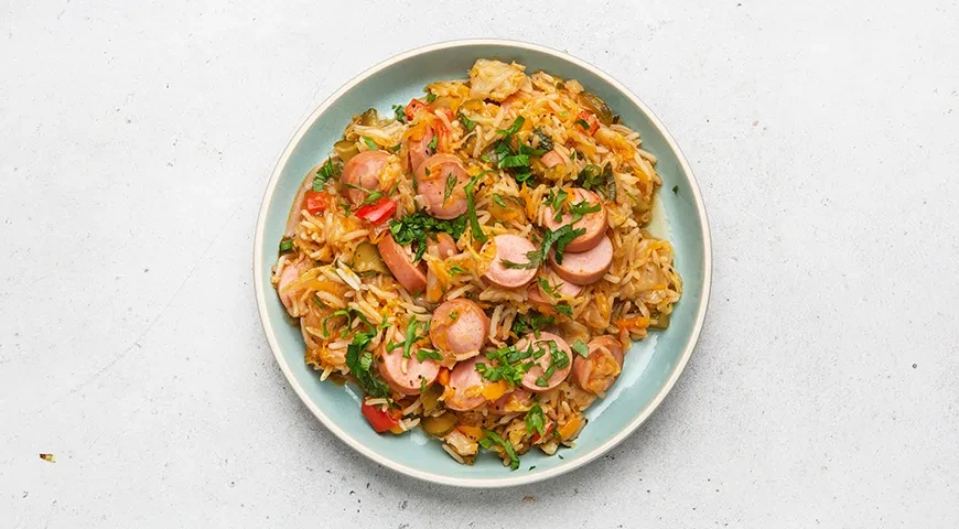 Домашняя солянка с капустой, рисом и сосисками: шаг 9