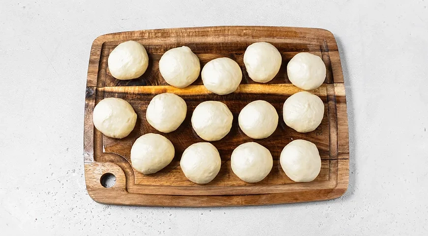 Дрожжевые пирожки со свеклой и яблоками на сковороде: шаг 9