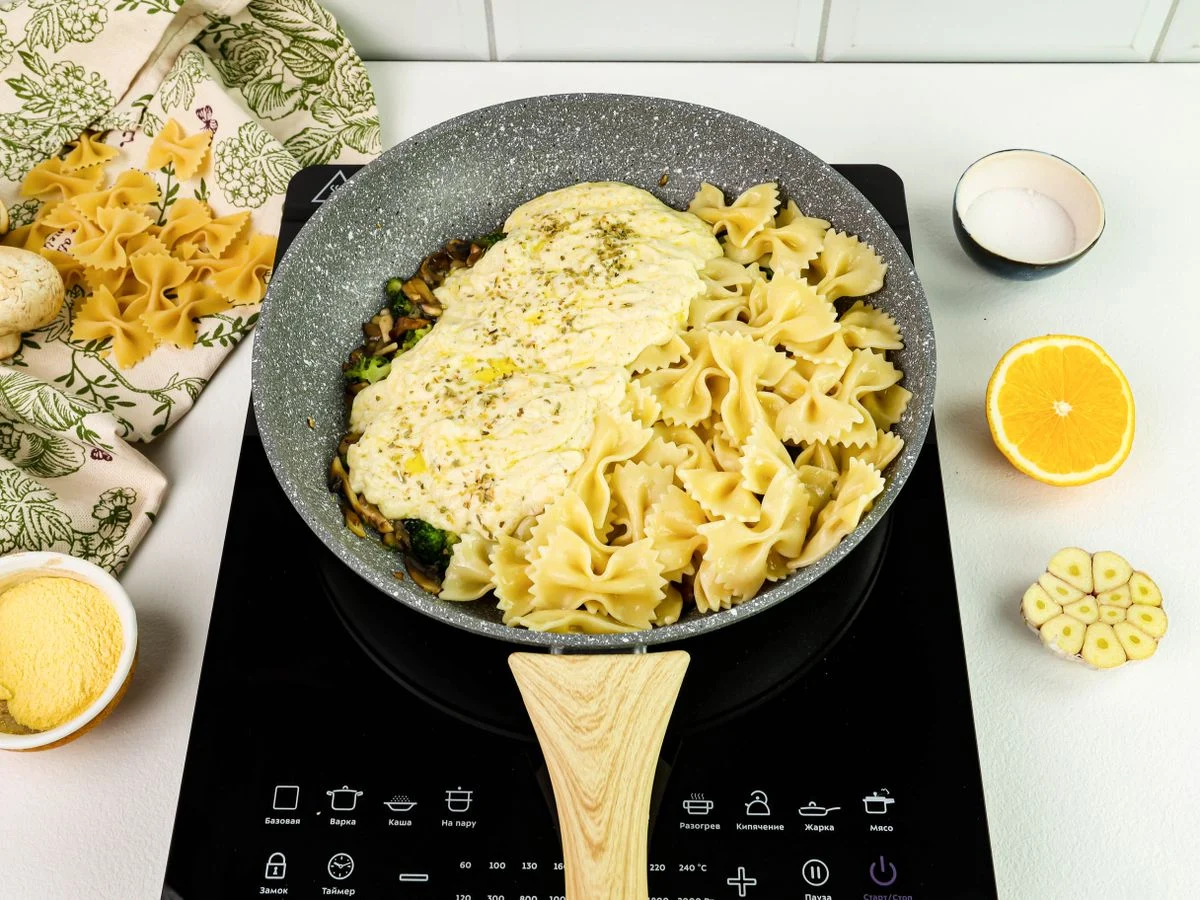 Шаг 9: Фарфалле с брокколи и шампиньонами в сливочно-цитрусовом соусе