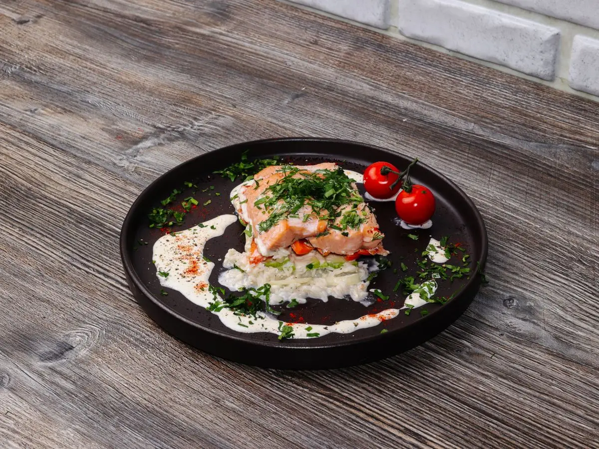 Шаг 9: Горбуша, запеченная с рисом и овощами