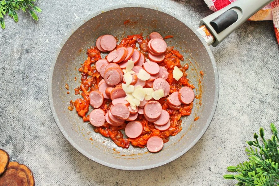 Шаг 9: Капустная солянка с со с и с кой