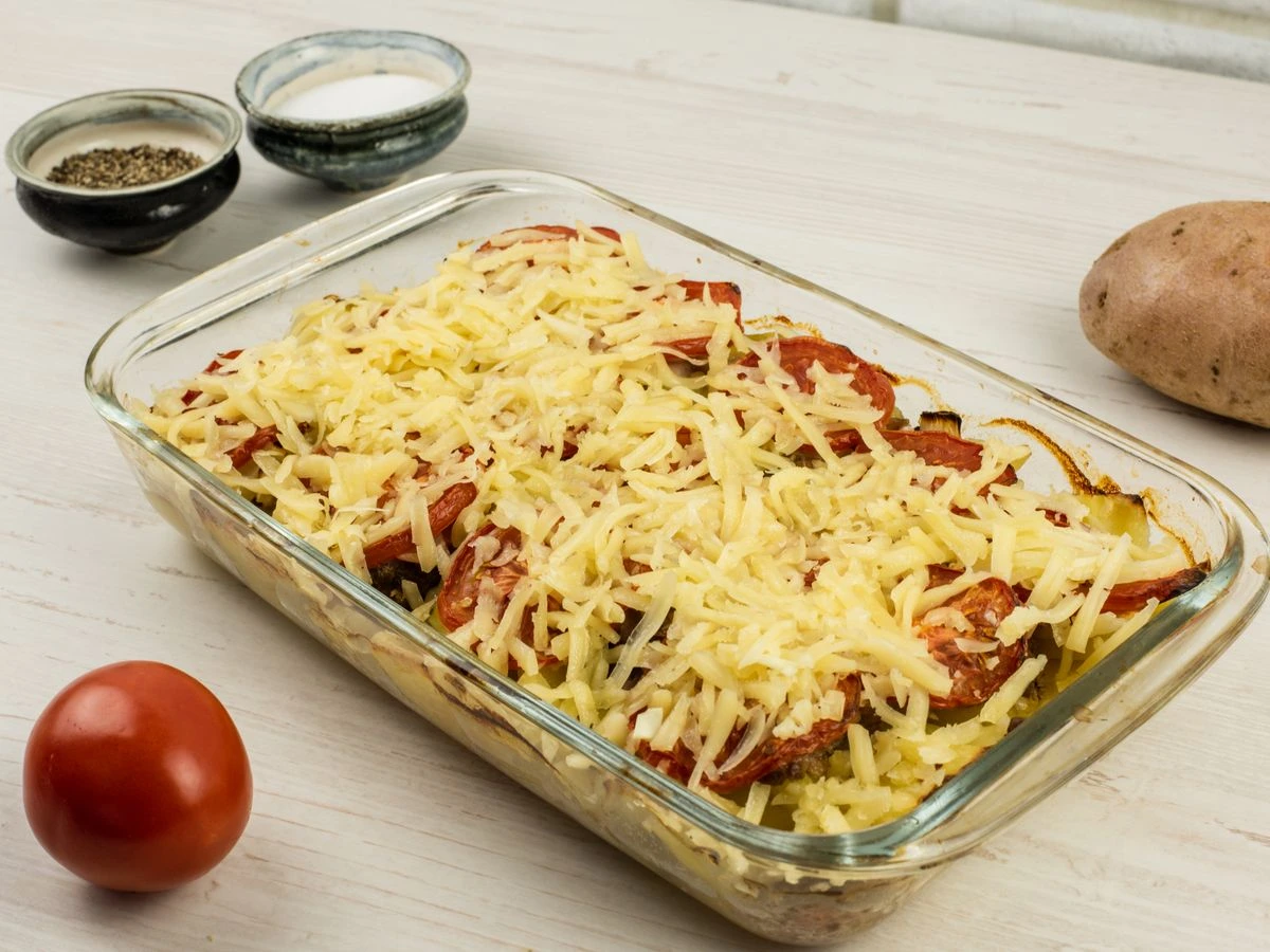 Шаг 9: Картофельная запеканка с говяжьим фаршем и помидорами