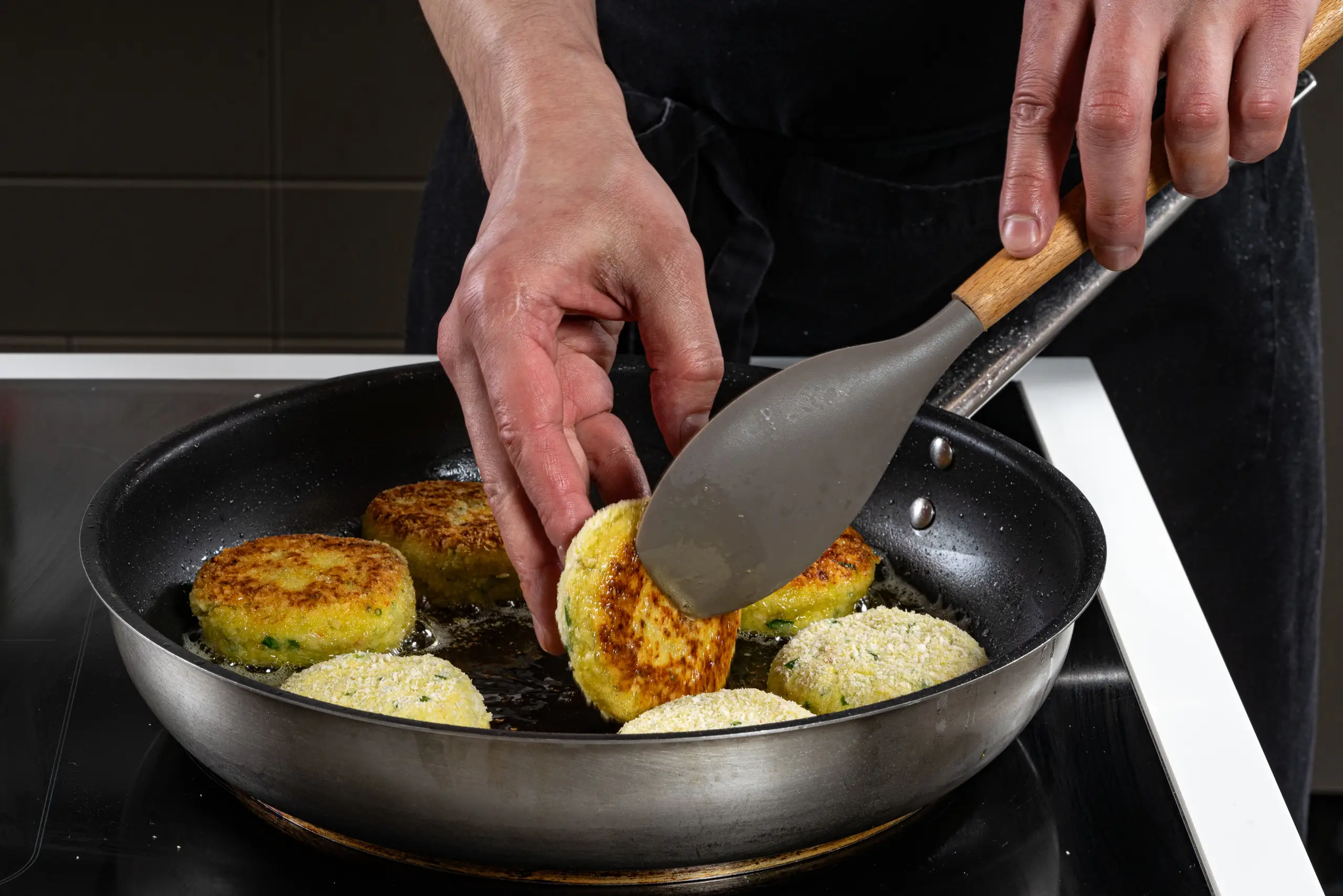 Шаг 9: Котлеты из капусты с острым соусом