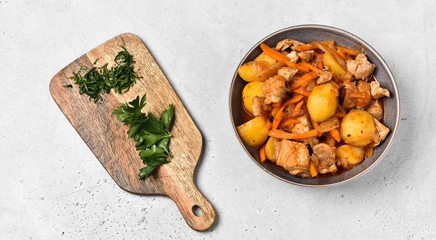 Курица с картошкой в томатной подливке: шаг 9