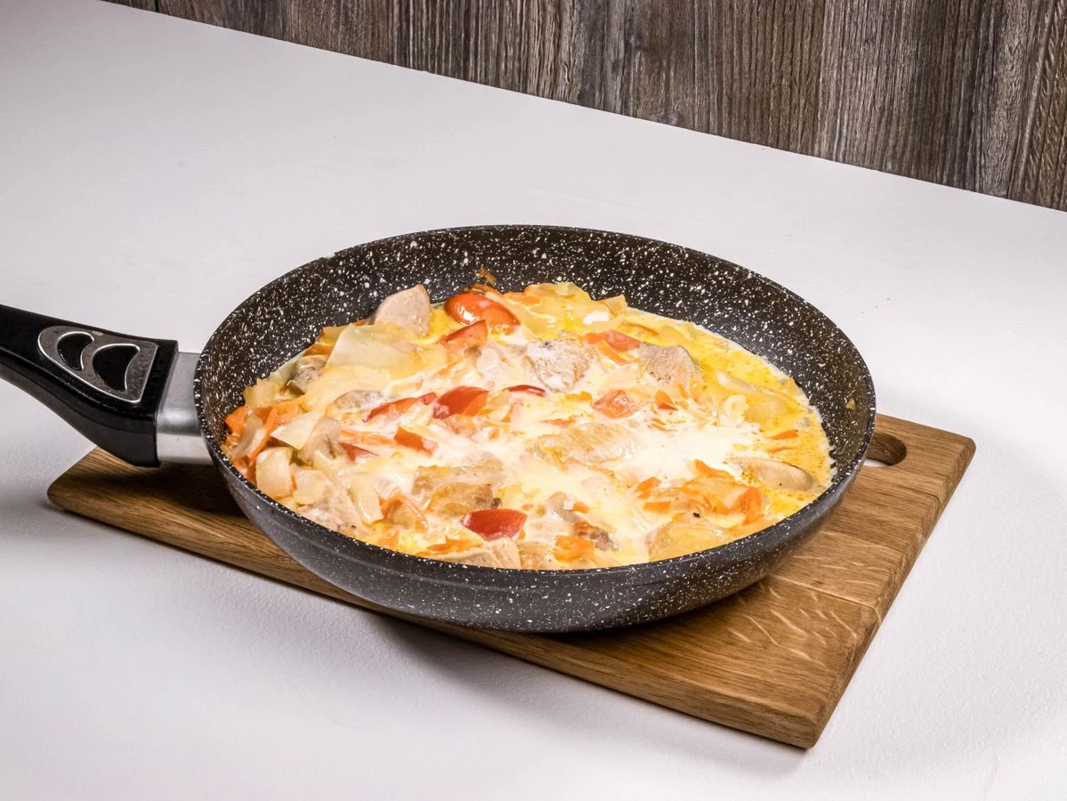 Шаг 9: Куриное филе с овощами в сливочном соусе