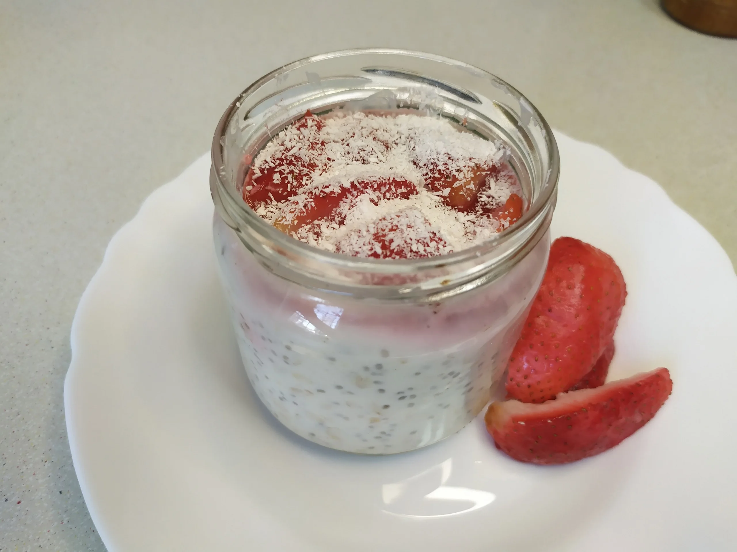 Шаг 9: Ленивая овсянка с клубникой