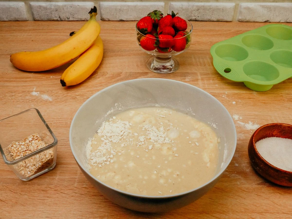 Шаг 9: Маффины с клубникой и бананами