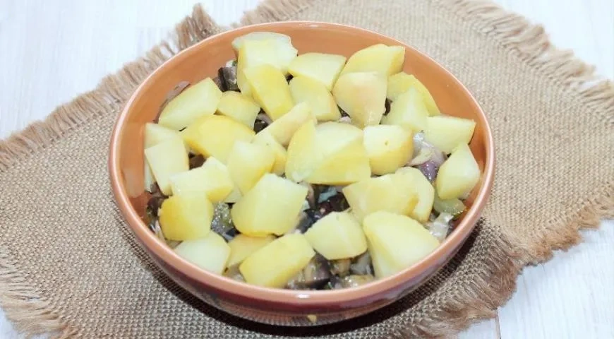 Маринованные овощи с картофелем: шаг 9