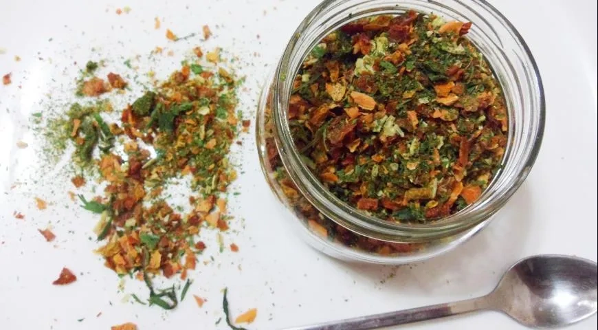 Овощной бульон на зиму - приправа из сушеных овощей и зелени: шаг 9