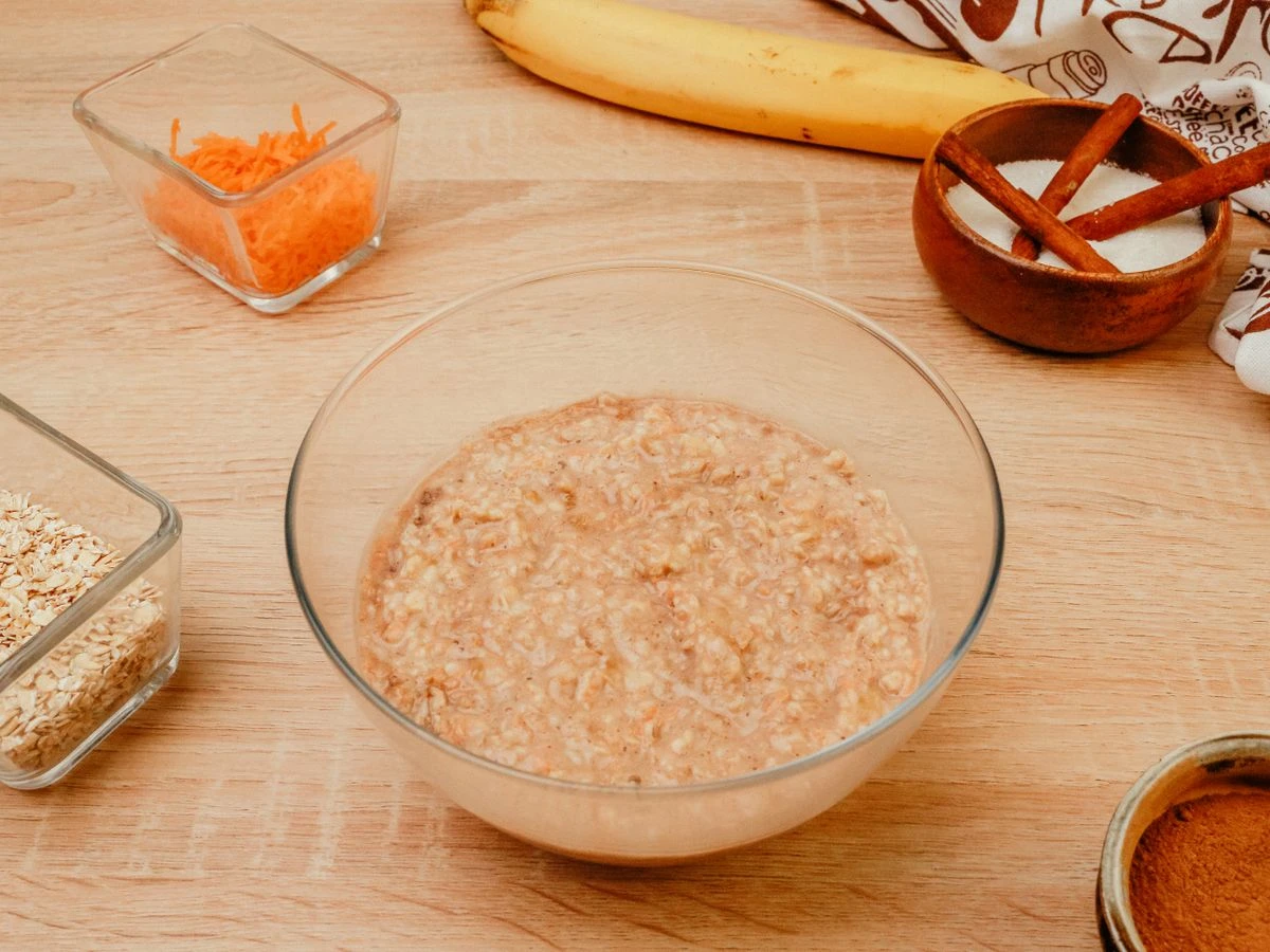 Шаг 9: Овсянка с бананом, корицей и морковью